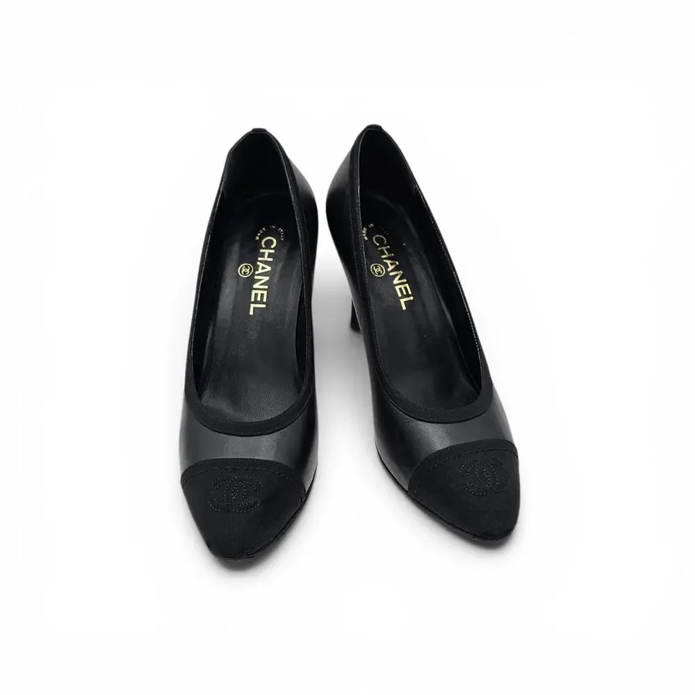 Chanel CC Cap Toe Black Leather Heel Pump Classic Grosgrain Size 38.5 7.5 8